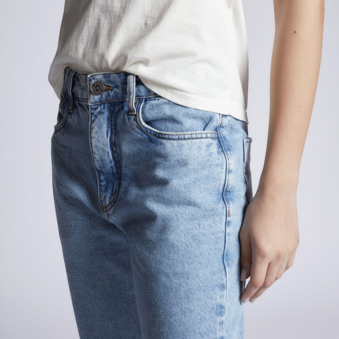 Calça Jeans Feminina Mom Lavagem Clara INV-984/2