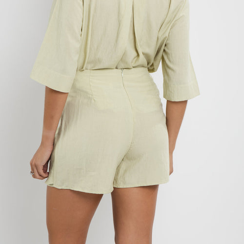 Bermuda Feminina de Viscose – Alfaiataria Leve com Amarração Lateral BD214