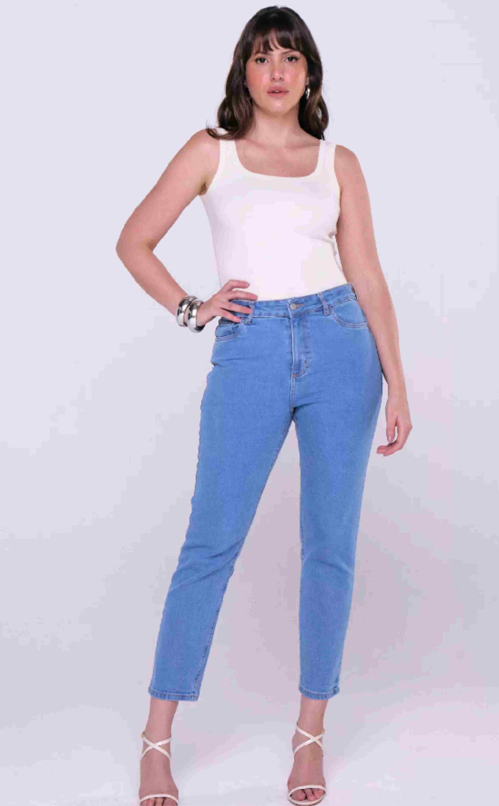 CALCA MOM FIT FEMININA CLARO