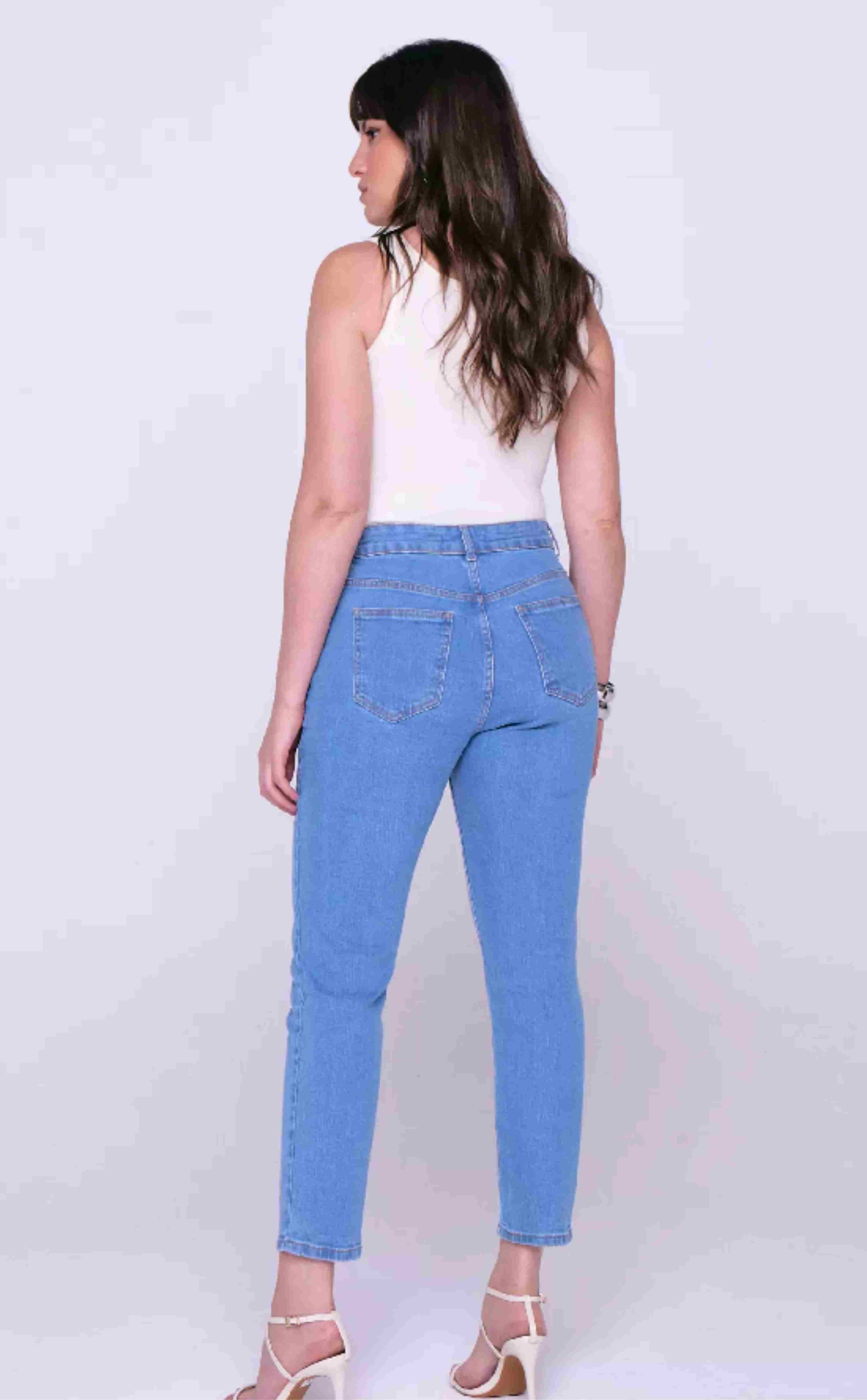 CALCA MOM FIT FEMININA CLARO