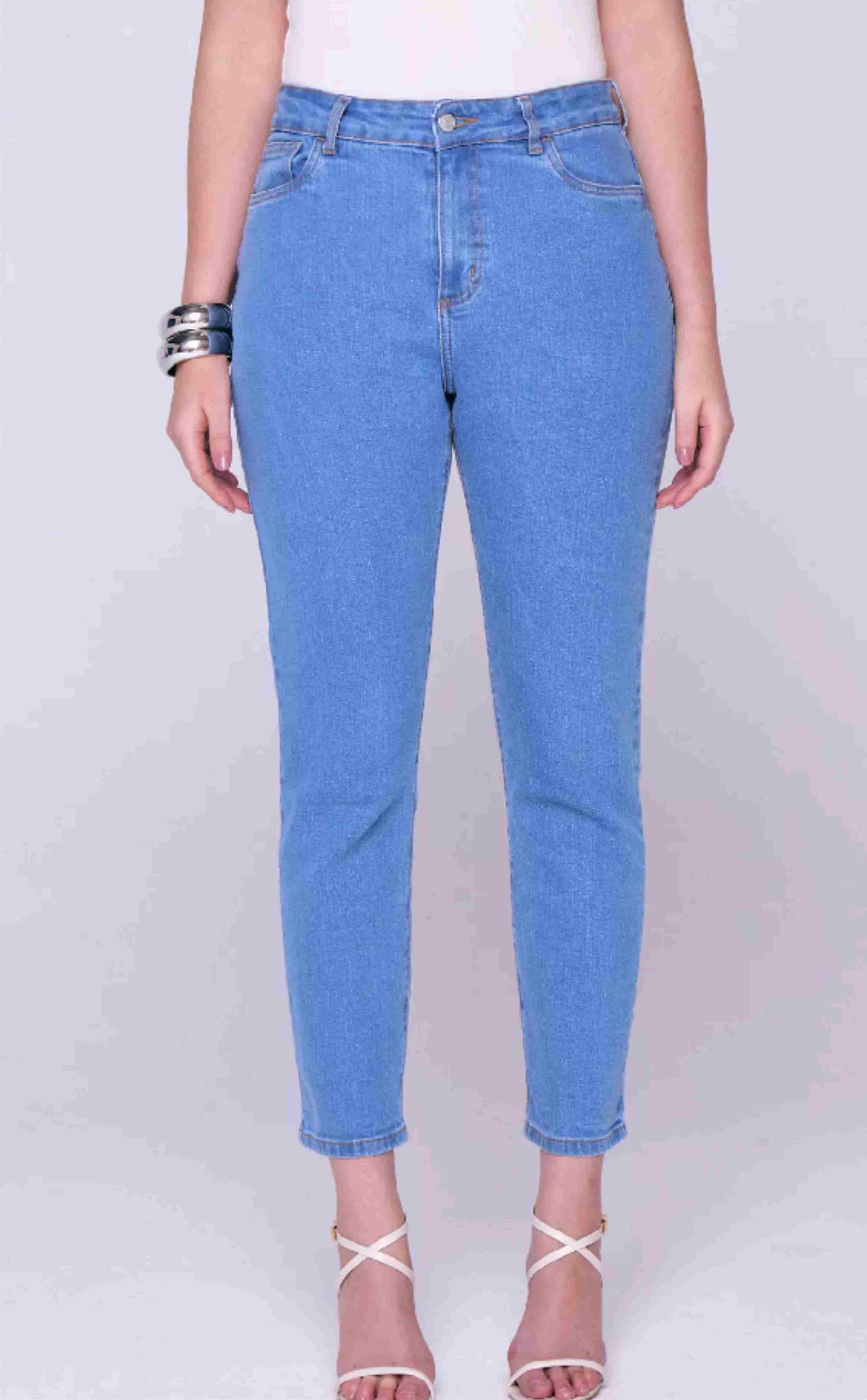 CALCA MOM FIT FEMININA CLARO