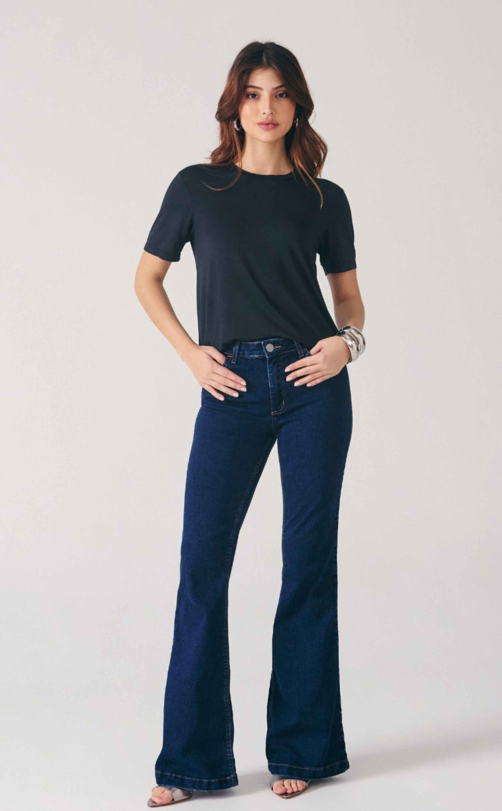 CALÇA FLARE CINTURA MÉDIA FEMININO ESCURO