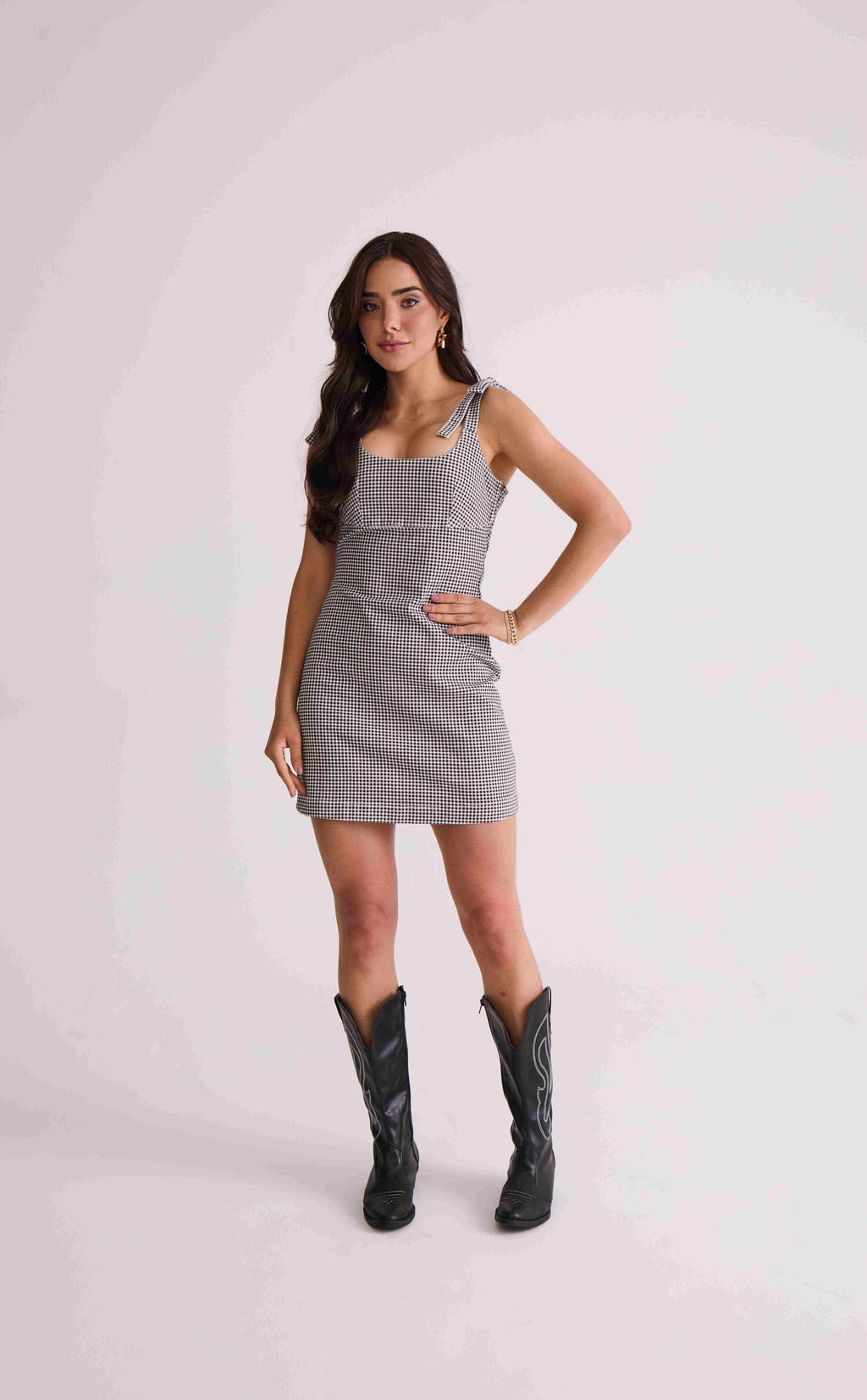 VESTIDO CURTO COM AMARRACAO VICHY PRETO